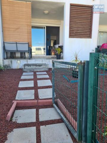 A louer joli appartement F2 MEUBLE avec jardinets le Tampon