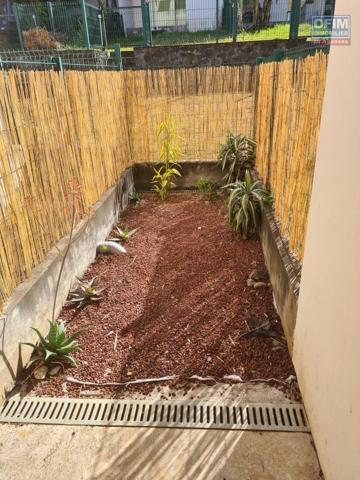 A louer joli appartement F2 MEUBLE avec jardinets le Tampon