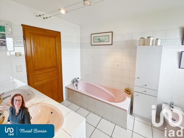 Maison à vendre 8 pièces 208 m² Saint-Genest-Lerpt