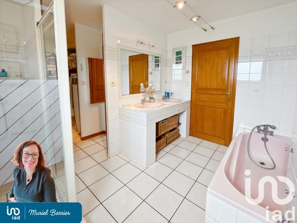 Maison à vendre 8 pièces 208 m² Saint-Genest-Lerpt