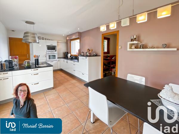 Maison à vendre 8 pièces 208 m² Saint-Genest-Lerpt