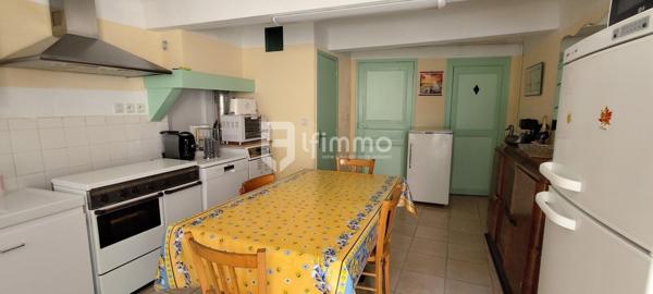 Maison de village aux Mées avec cour et terrasse – Rare sur le marché.