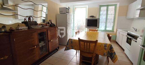 Maison de village aux Mées avec cour et terrasse – Rare sur le marché.