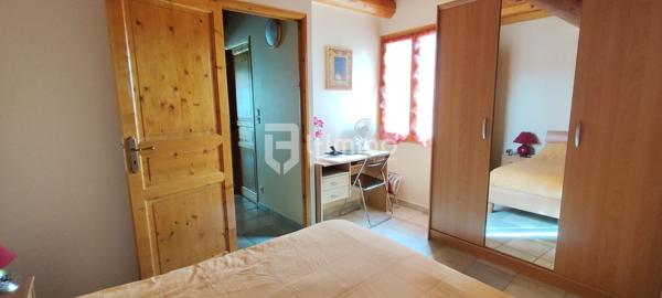 Maison de village aux Mées avec cour et terrasse – Rare sur le marché.