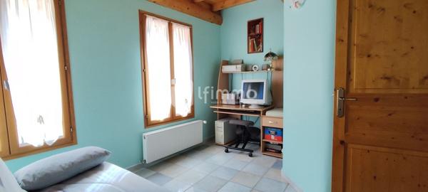 Maison de village aux Mées avec cour et terrasse – Rare sur le marché.