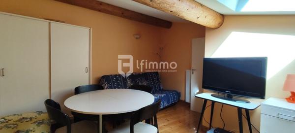 Maison de village aux Mées avec cour et terrasse – Rare sur le marché.