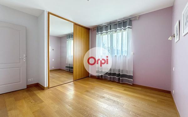 Maison à vendre    6 pièces •  Ambon