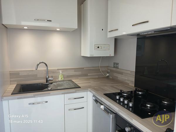 Appartement à louer Saintes : 2 pièces, 38m² avec 1 chambre(s) à 590€ - AJP Immobilier Saintes