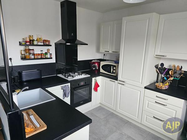 Maison à louer Cholet : 6 pièces, 123m² avec 4 chambre(s) à 1 080€ - AJP Immobilier Cholet