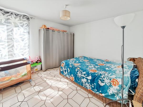Appartement au RDC HYPER CENTRE Arpajon 2 pièces, 1 chambre, 1 cave, 1 parking, 1 jardin