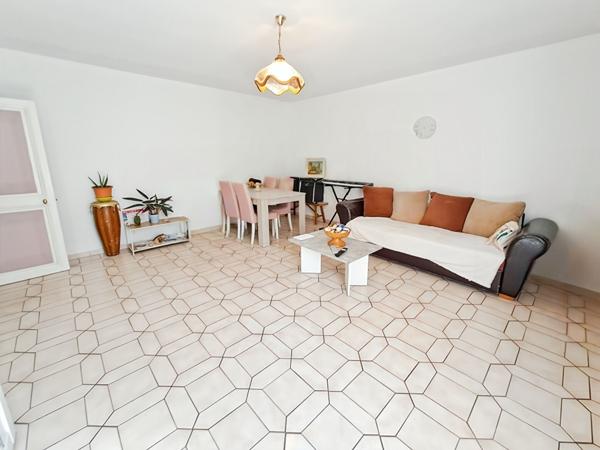 Appartement au RDC HYPER CENTRE Arpajon 2 pièces, 1 chambre, 1 cave, 1 parking, 1 jardin