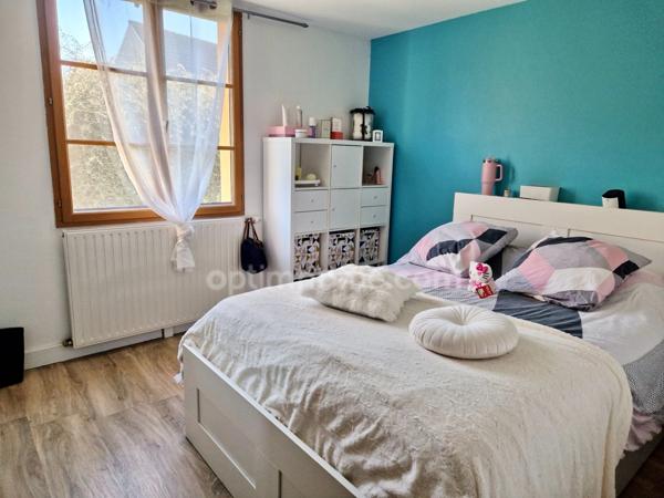 Maison individuelle – vie de plain-pied – 5 chambres + bureau, grenier aménageable et studio indépendant – Fort potentiel à Bazeilles (08), proche Belgique