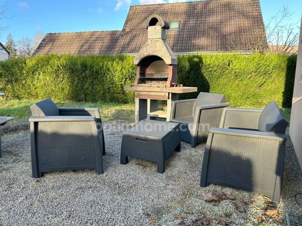 Maison individuelle – vie de plain-pied – 5 chambres + bureau, grenier aménageable et studio indépendant – Fort potentiel à Bazeilles (08), proche Belgique
