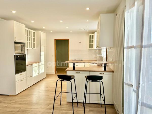 Maison individuelle – vie de plain-pied – 5 chambres + bureau, grenier aménageable et studio indépendant – Fort potentiel à Bazeilles (08), proche Belgique