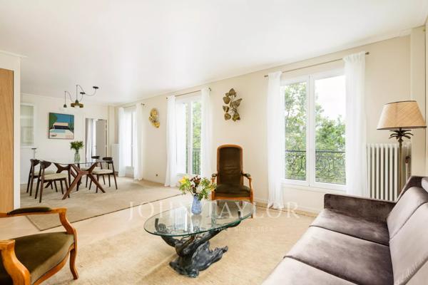 Bel appartement avec vue dégagée sur la Seine et les jardins de l'Hôtel de Sens