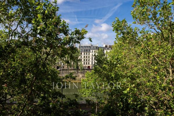Bel appartement avec vue dégagée sur la Seine et les jardins de l'Hôtel de Sens
