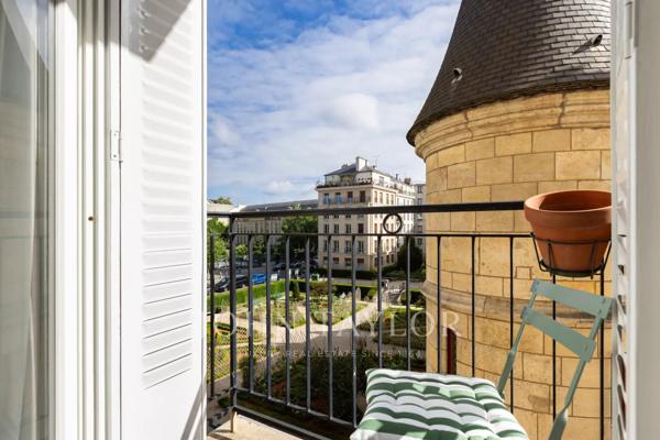 Bel appartement avec vue dégagée sur la Seine et les jardins de l'Hôtel de Sens