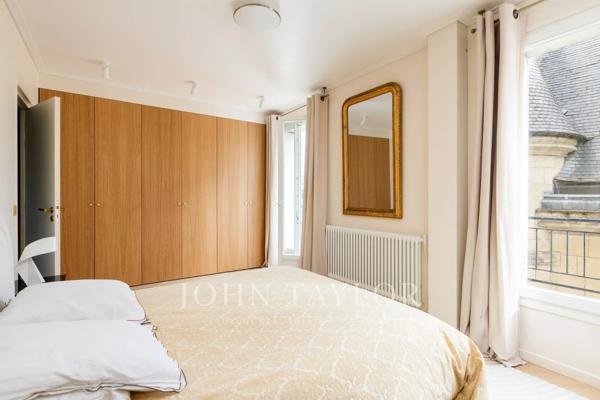 Bel appartement avec vue dégagée sur la Seine et les jardins de l'Hôtel de Sens