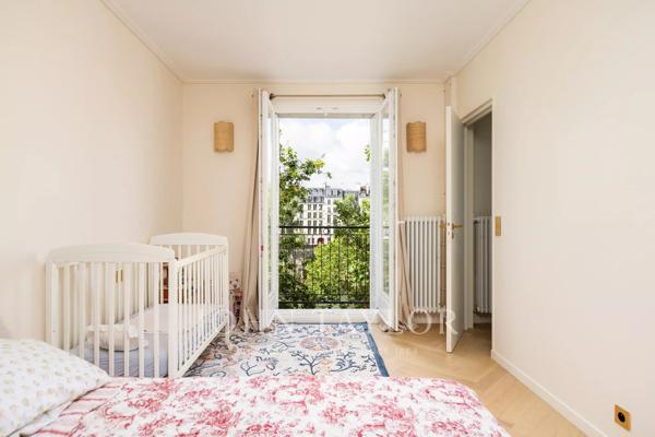 Bel appartement avec vue dégagée sur la Seine et les jardins de l'Hôtel de Sens