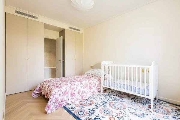Bel appartement avec vue dégagée sur la Seine et les jardins de l'Hôtel de Sens
