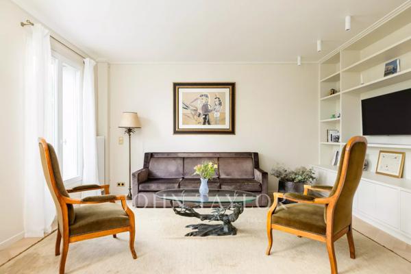 Bel appartement avec vue dégagée sur la Seine et les jardins de l'Hôtel de Sens