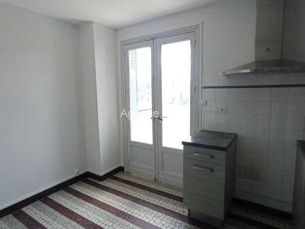 Location non meublée - Appartement - Oloron-sainte-marie - Réf.:203405 OLORON - Appartement de type 5 avec place de parking