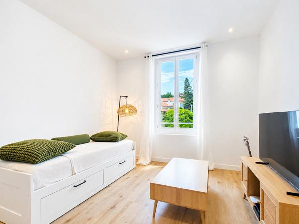 Appartement à SAINT LAURENT DU VAR (06700)