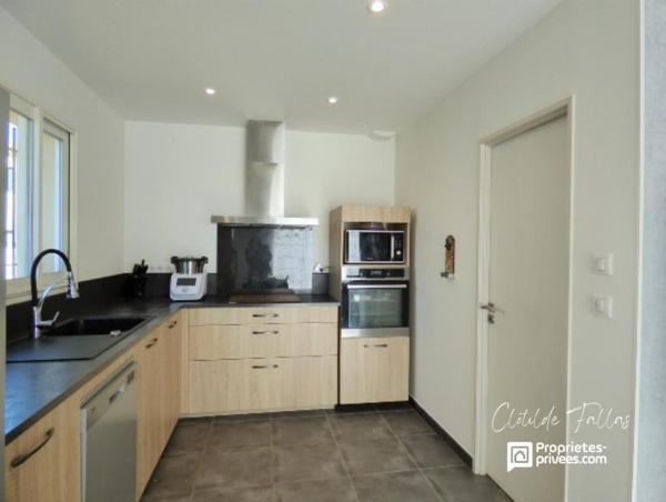 Maison récente plain-pied  3 chambres avec jardin clôturé et piscinable