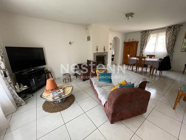 Maison 5 chambres Saint Nolff centre, environ 750 m² de terrain exposée sud