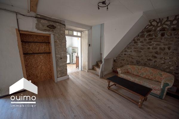 Vals-les-Bains (07600) Maison de village à rénover – à 1,4 km du centre de Vals-les-Bains (07600)