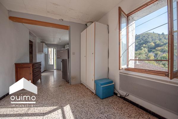 Vals-les-Bains (07600) Maison de village à rénover – à 1,4 km du centre de Vals-les-Bains (07600)