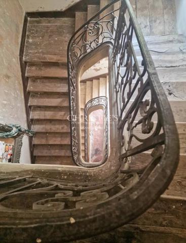 Manoir historique de Bougoiose comprenant une grange, une piscine et 4 hectares de terres mixtes