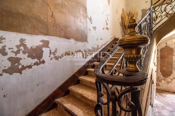 Manoir historique de Bougoiose comprenant une grange, une piscine et 4 hectares de terres mixtes