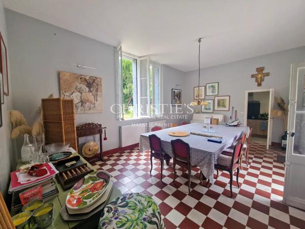 Manoir historique de Bougoiose comprenant une grange, une piscine et 4 hectares de terres mixtes