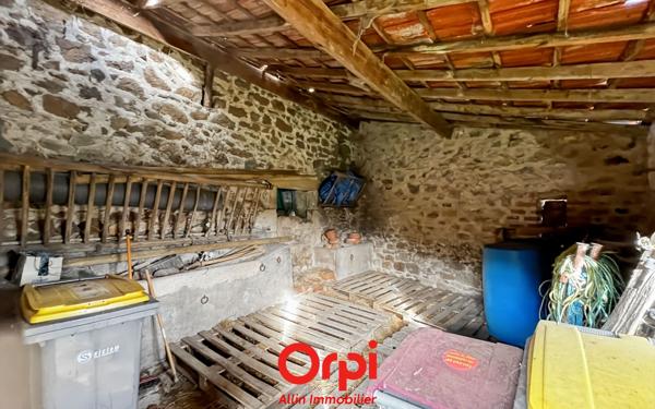 Maison à vendre    2 pièces •  Bézenet