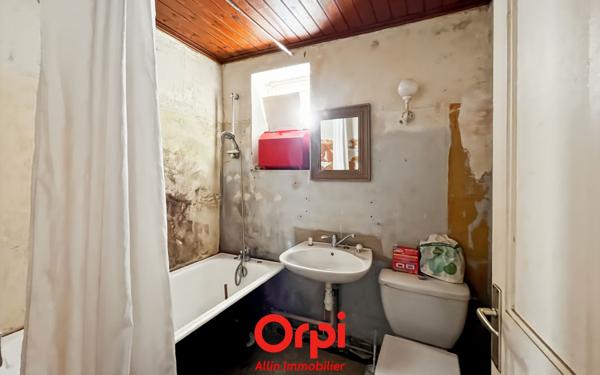 Maison à vendre    2 pièces •  Bézenet