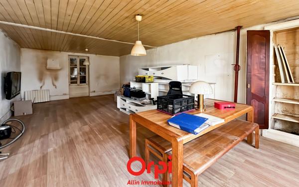 Maison à vendre    2 pièces •  Bézenet