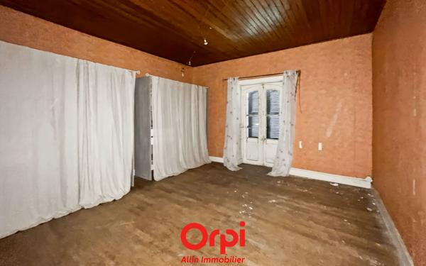 Maison à vendre    2 pièces •  Bézenet