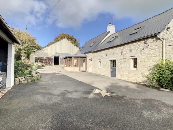 Ensemble immobilier à Langolen - 186m² - Longère - 1973m² de terrain - Hangar