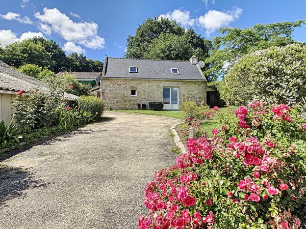 Ensemble immobilier à Langolen - 186m² - Longère - 1973m² de terrain - Hangar