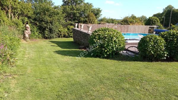 Ensemble immobilier à Langolen - 186m² - Longère - 1973m² de terrain - Hangar