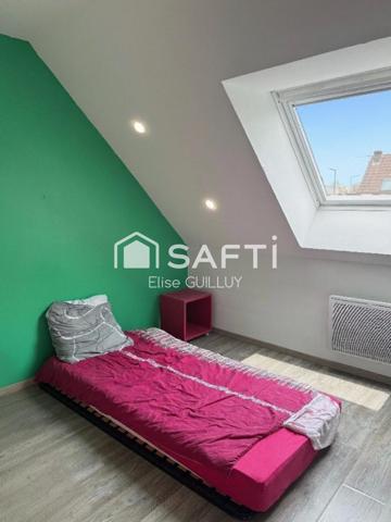 Maison semi mitoyenne 3 chambres, séjour ouvert.