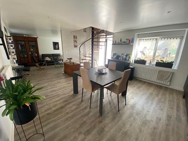 Maison Riec Sur Belon 5 pièces 120 m2 située en hyper centre entièrement rénovée .