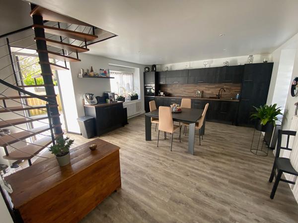 Maison Riec Sur Belon 5 pièces 120 m2 située en hyper centre entièrement rénovée .