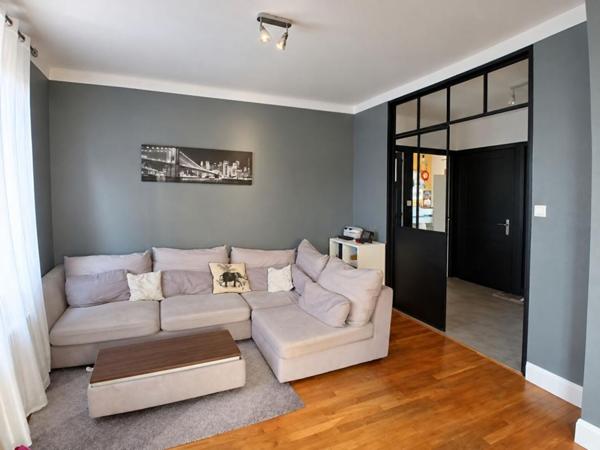 Roanne - Maison 7 pièce(s) 140.2 m2 - 5 chambres et 509m² de terrain