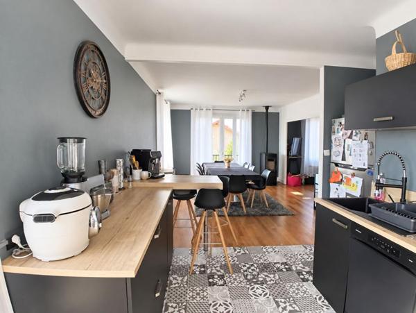 Roanne - Maison 7 pièce(s) 140.2 m2 - 5 chambres et 509m² de terrain
