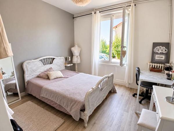 Roanne - Maison 7 pièce(s) 140.2 m2 - 5 chambres et 509m² de terrain