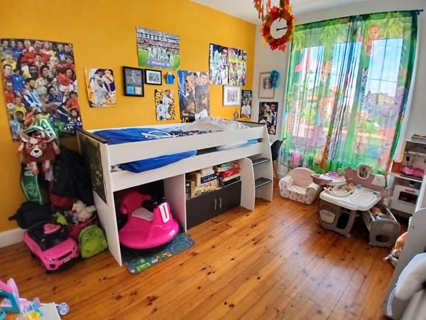 Roanne - Maison 7 pièce(s) 140.2 m2 - 5 chambres et 509m² de terrain
