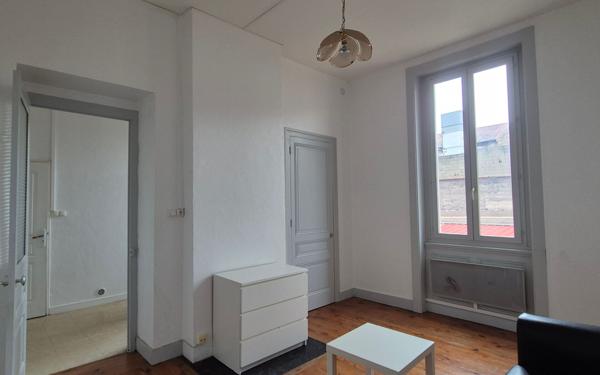 Appartement à vendre    1 pièce • 27,62 m2 Saint-Étienne
