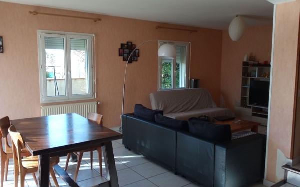 Maison à louer    4 pièces •  Lagarrigue